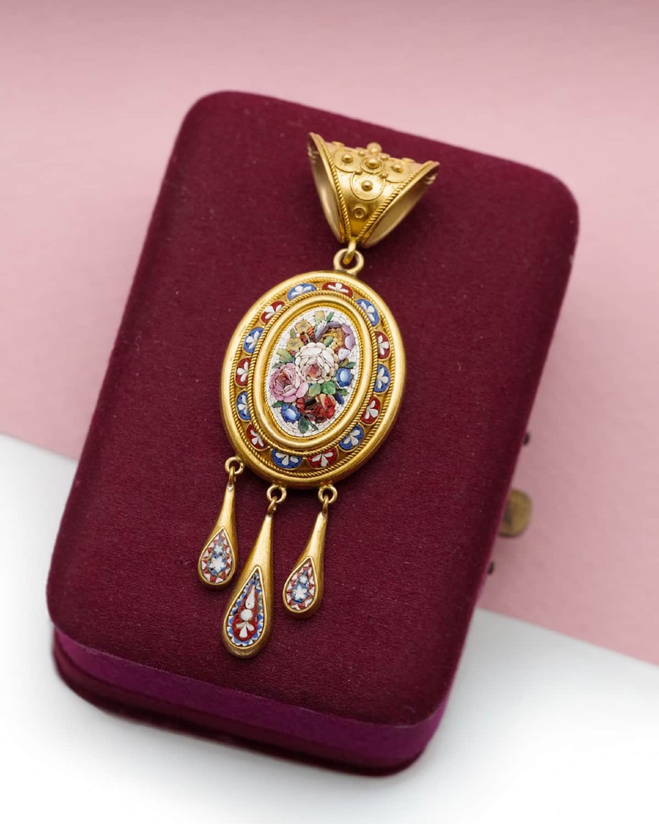 Pendentif micro-mosaïque fleurs en or 22 karats, Bulla, pendentif néo Etrusque