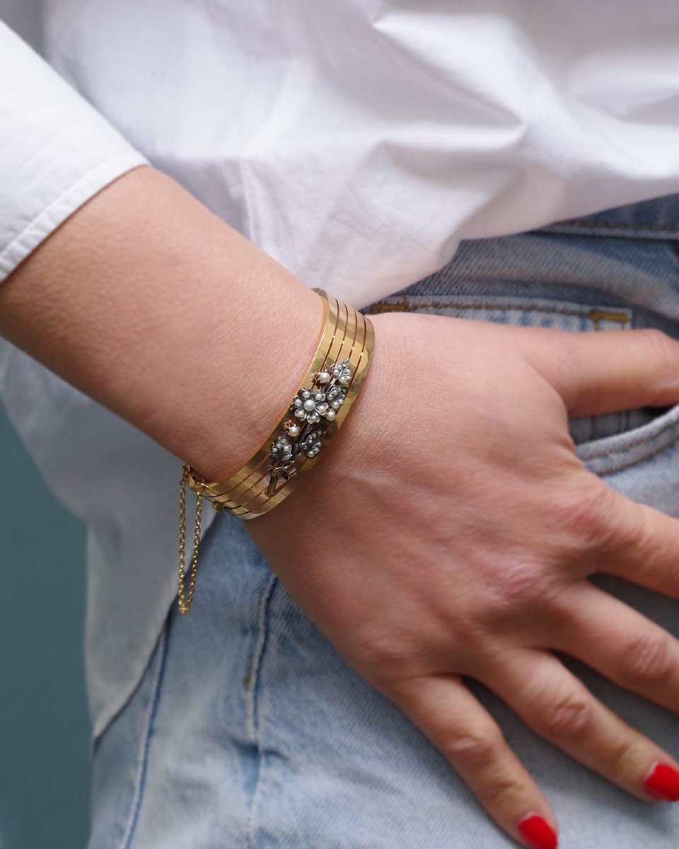 Bracelet manchette branche fleurie en or 18 karats-photo-4