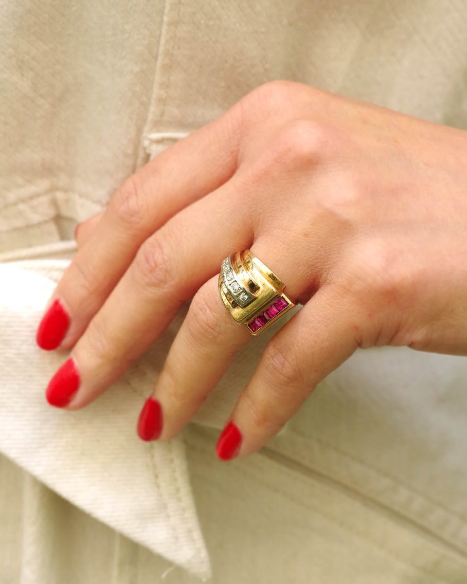 French Retro Tank Ring Diamonds Synthetic Rubies 18k Gold Platinum Circa 1945-photo-4