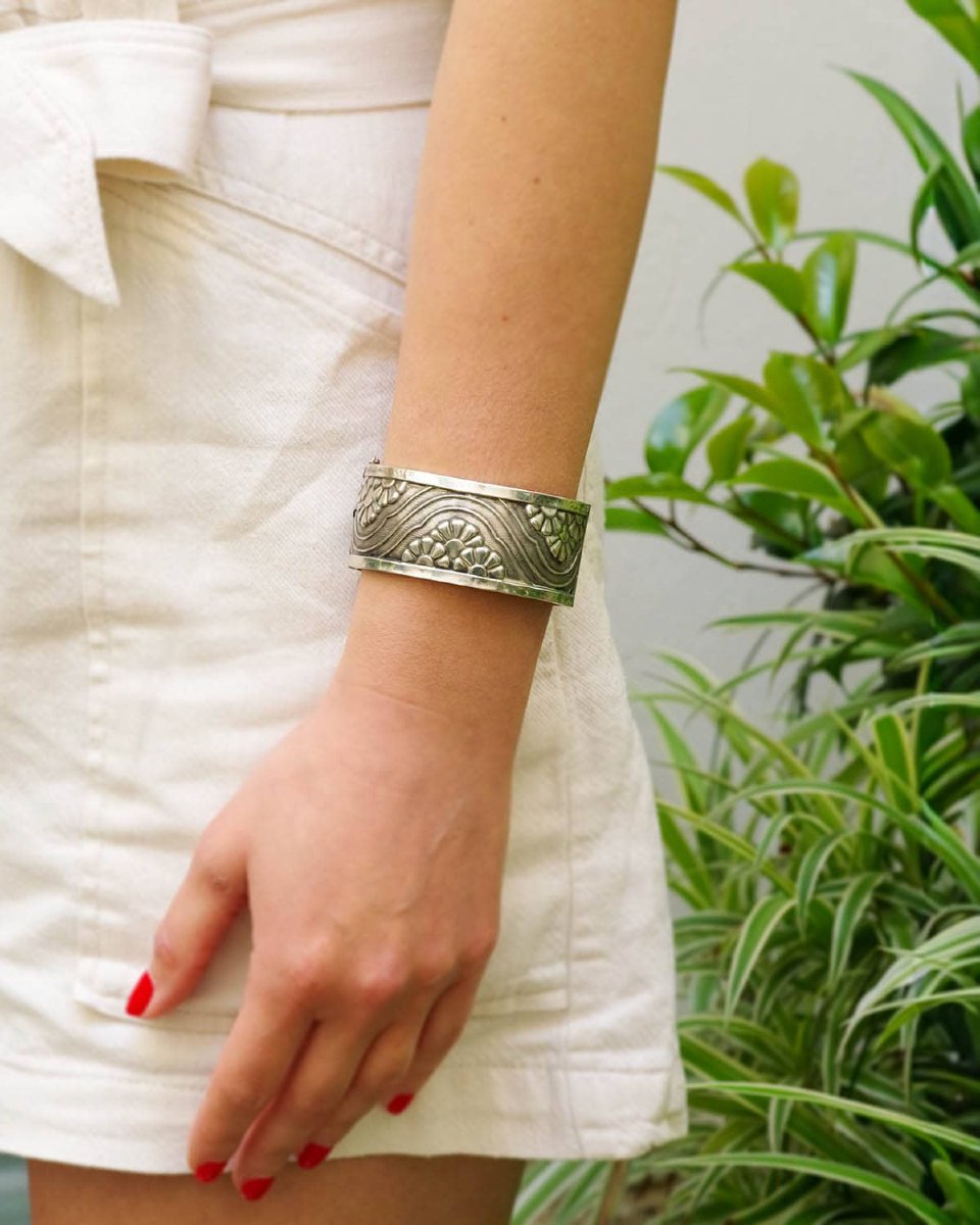 Bracelet manchette Art Deco en argent creux, fleurs -photo-4