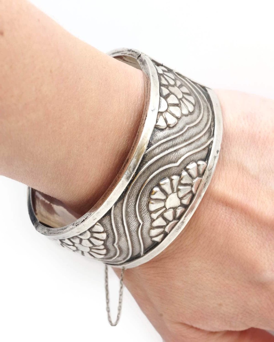 Bracelet manchette Art Deco en argent creux, fleurs 