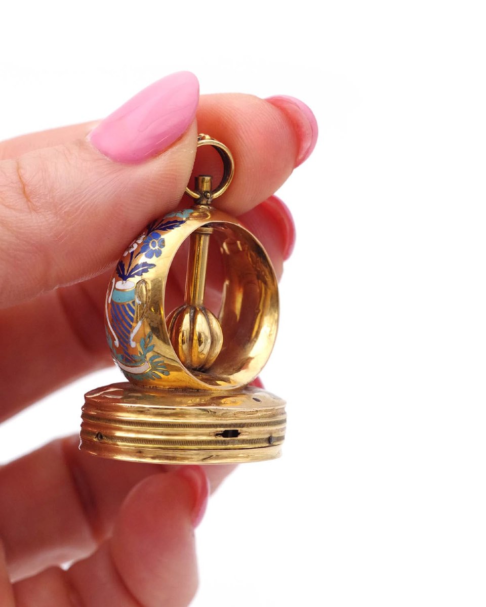 Swiss Musical Seal Pendant In 18 Karat Enamelled Gold-photo-3