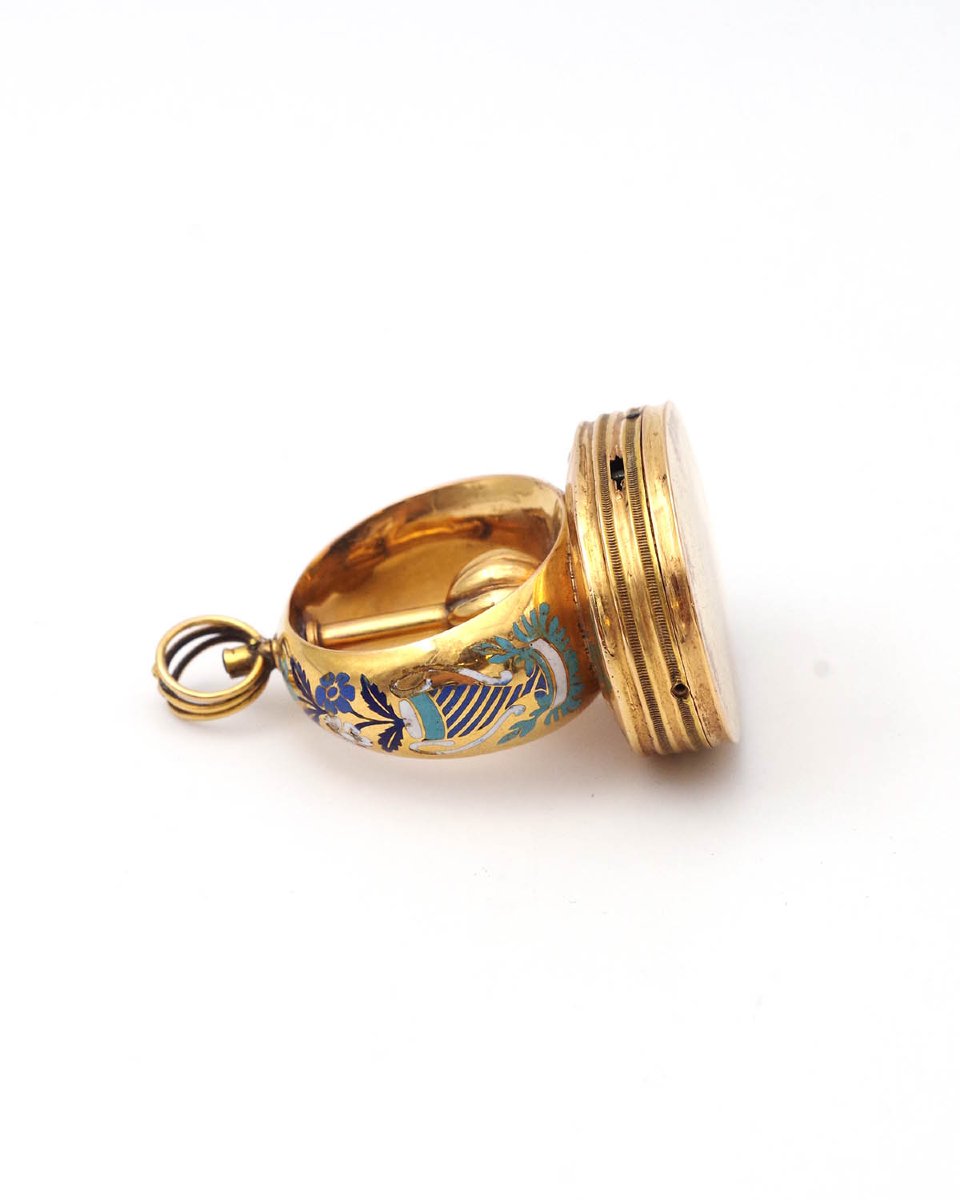 Swiss Musical Seal Pendant In 18 Karat Enamelled Gold-photo-4