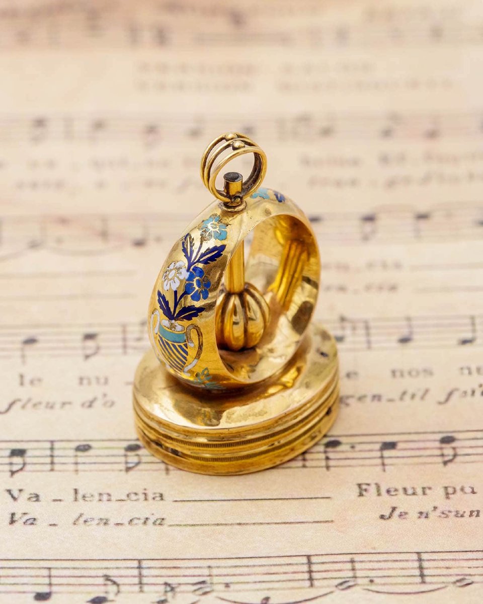 Swiss Musical Seal Pendant In 18 Karat Enamelled Gold