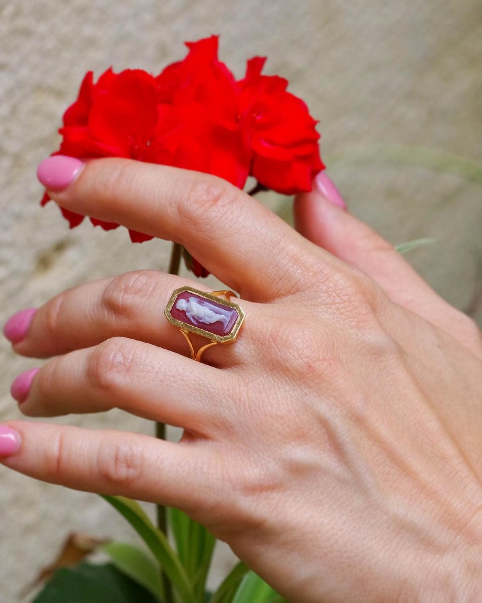 Antique Eros Cameo Ring In 18 Karat Gold -photo-3