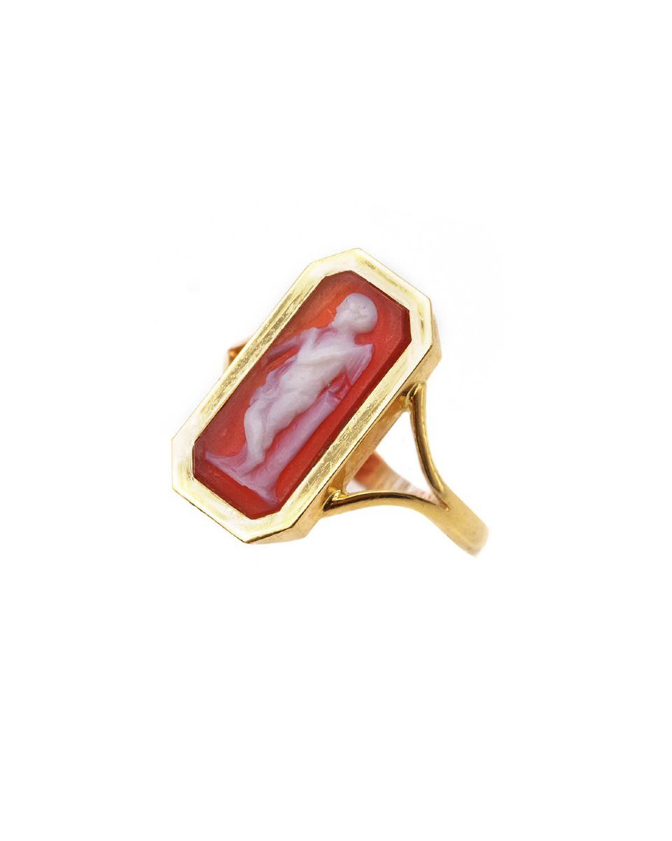 Antique Eros Cameo Ring In 18 Karat Gold -photo-3