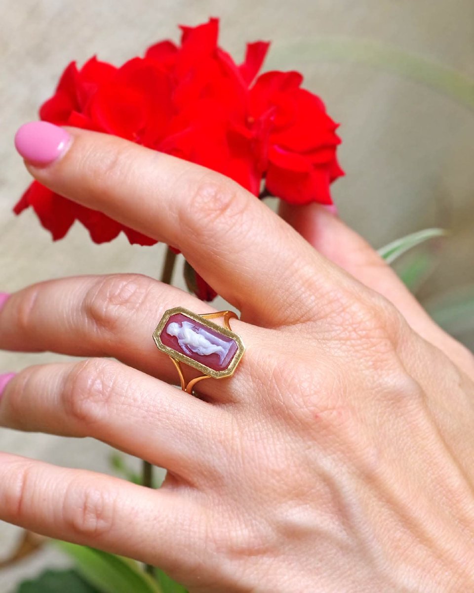 Antique Eros Cameo Ring In 18 Karat Gold -photo-4