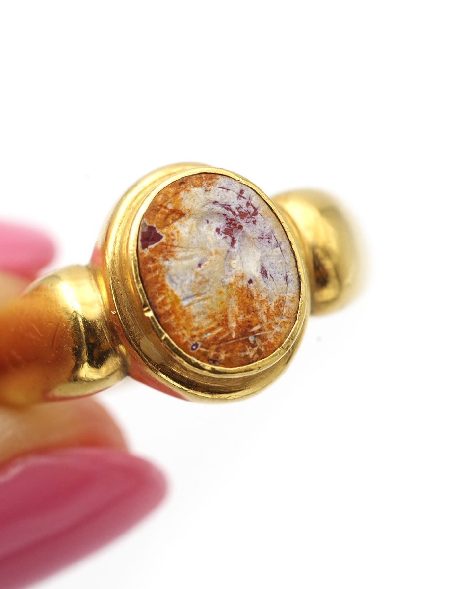 Roman Intaglio Signet Ring In 18 Karat Gold -photo-5