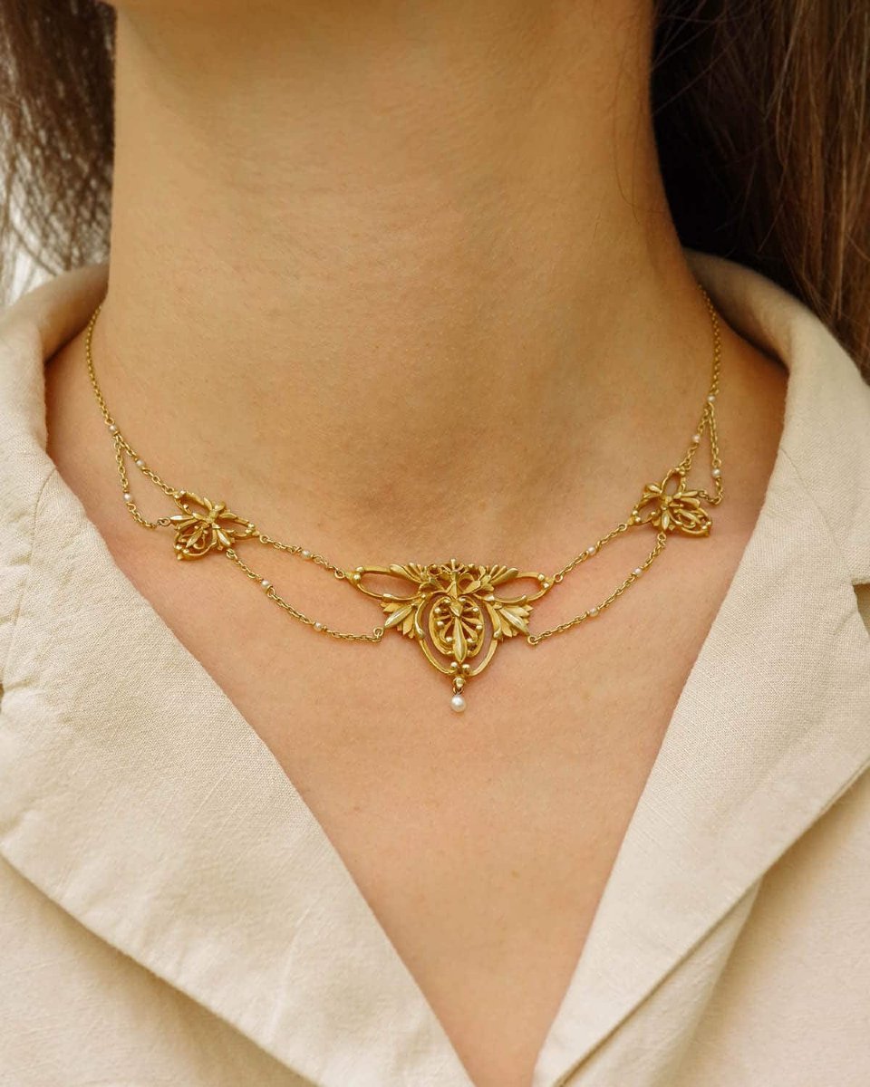 Art Nouveau Flower Necklace In 18 Karat Matte Gold -photo-2