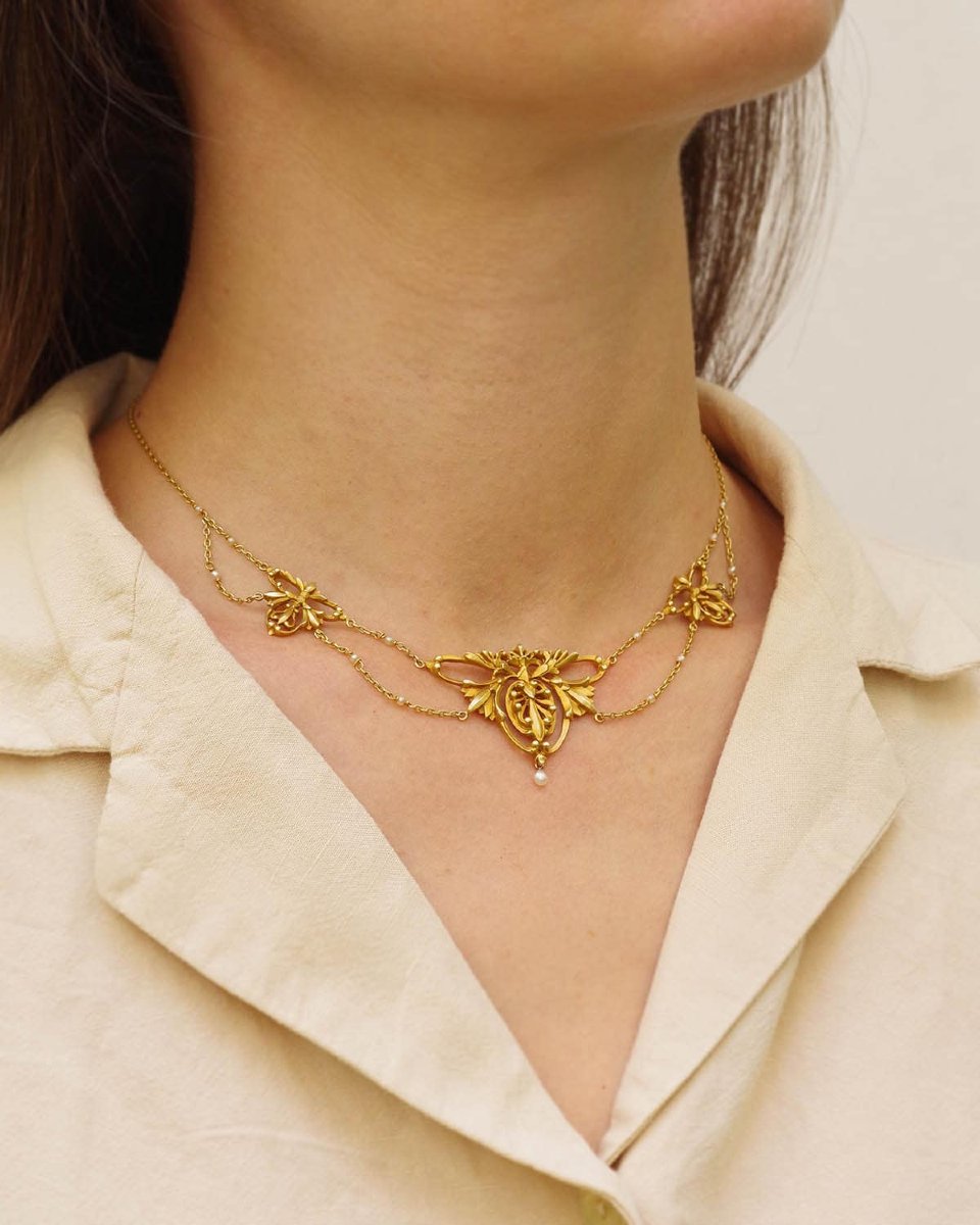 Art Nouveau Flower Necklace In 18 Karat Matte Gold -photo-3