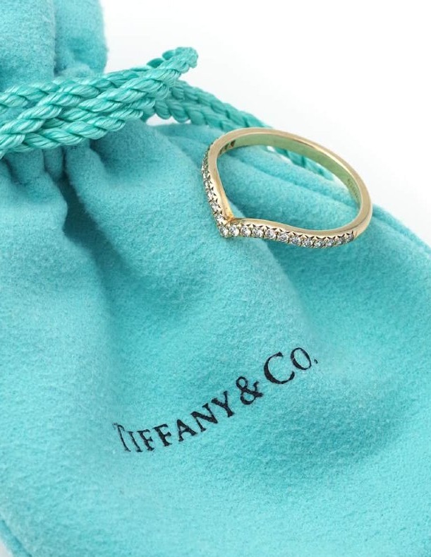Bague alliance Tiffany & Co "Soleste V" en or 18 karats et diamants