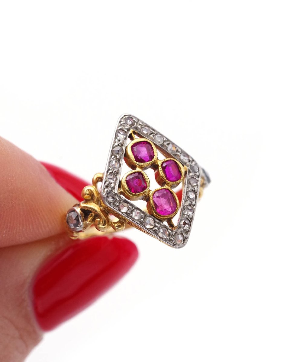 Bague losange rubis diamants en or 18 karats 