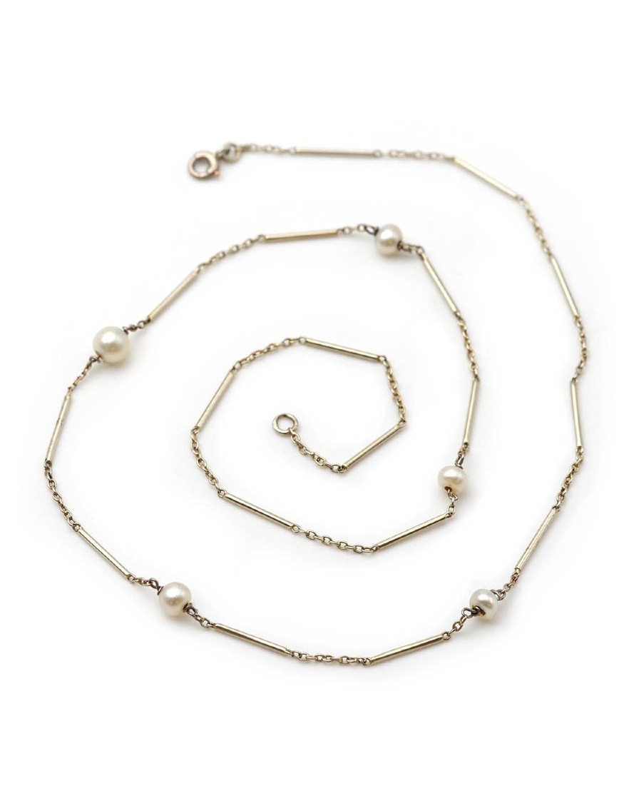 Art Deco Necklace With Fine Pearls In An 18-karat Gold Chain
