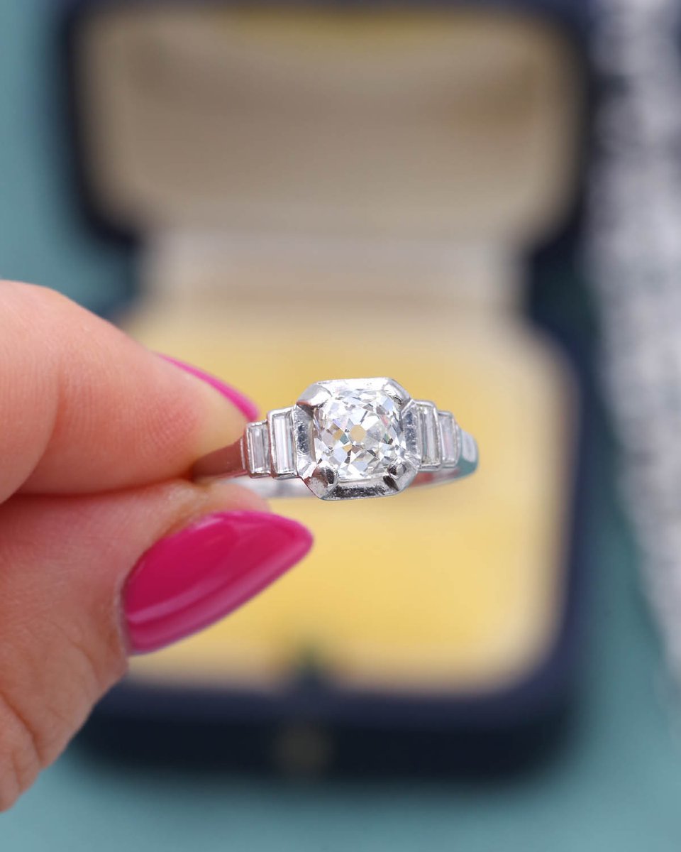 Bague gradin Art Deco diamants en platine