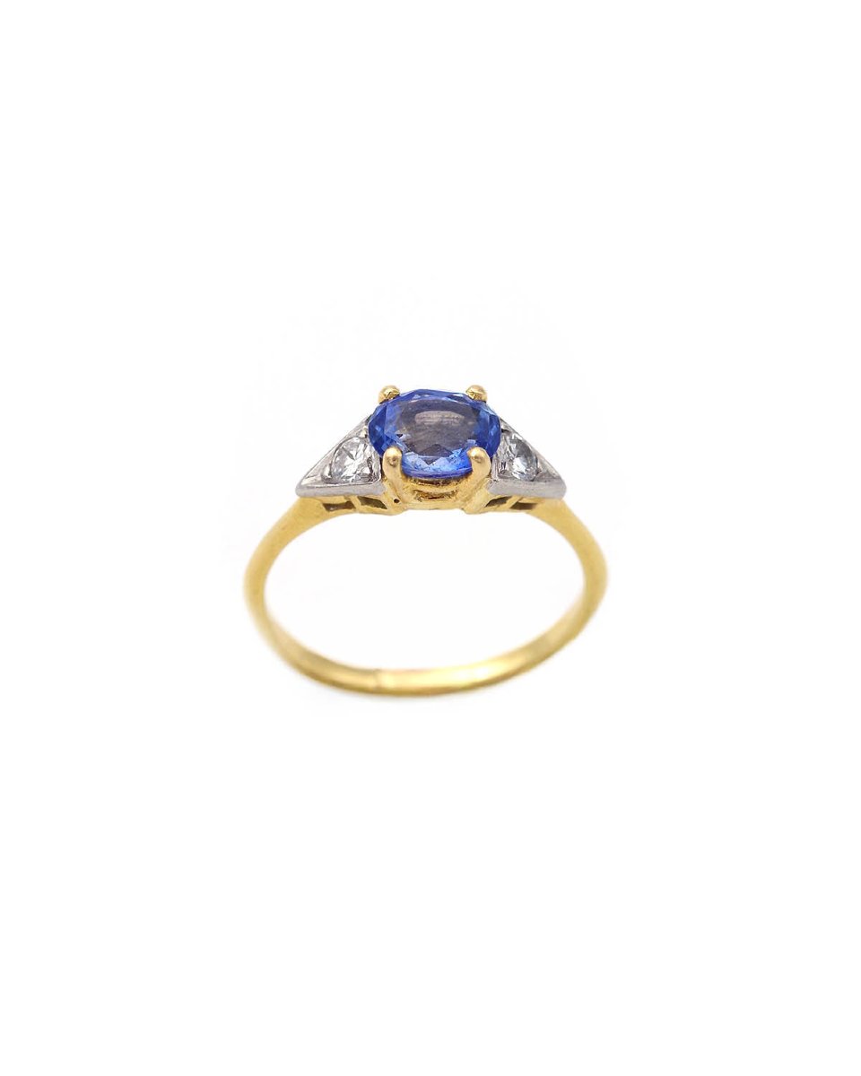 18-karat Gold Trilogy Ring With An Unheated Ceylon Sapphire, 0.75 Ct -photo-4