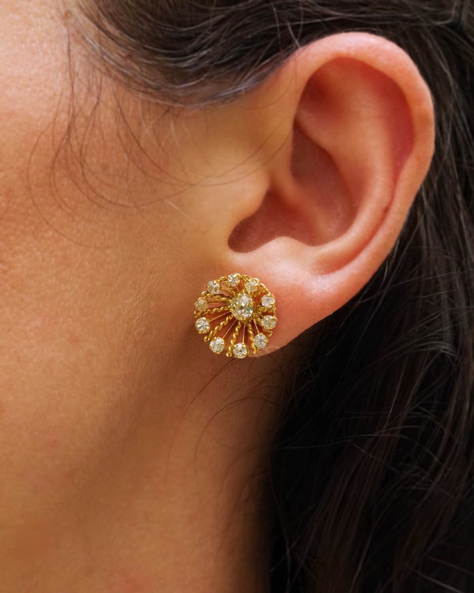 1.5 Ct Diamond Cluster Stud Earrings In 18 Karats Gold-photo-3