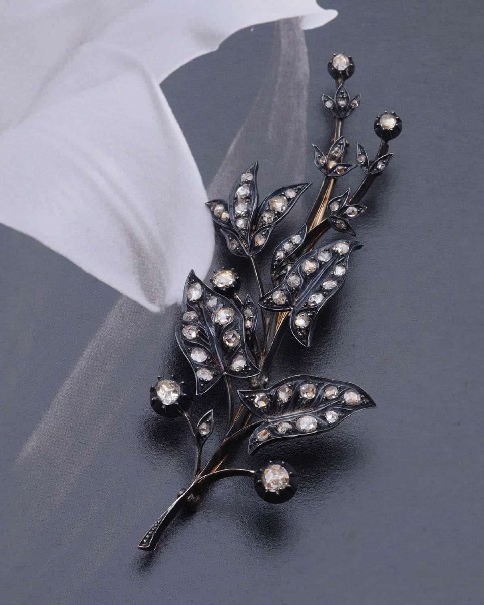 Large Diamond Branch Brooch In 18 Karat Gold And Silver-photo-4