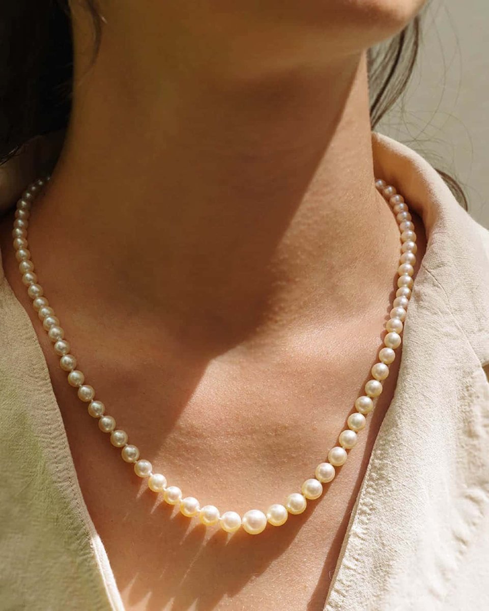 Vintage Graduated Cultured Pearl Necklace In 18 Karat Gold-photo-2