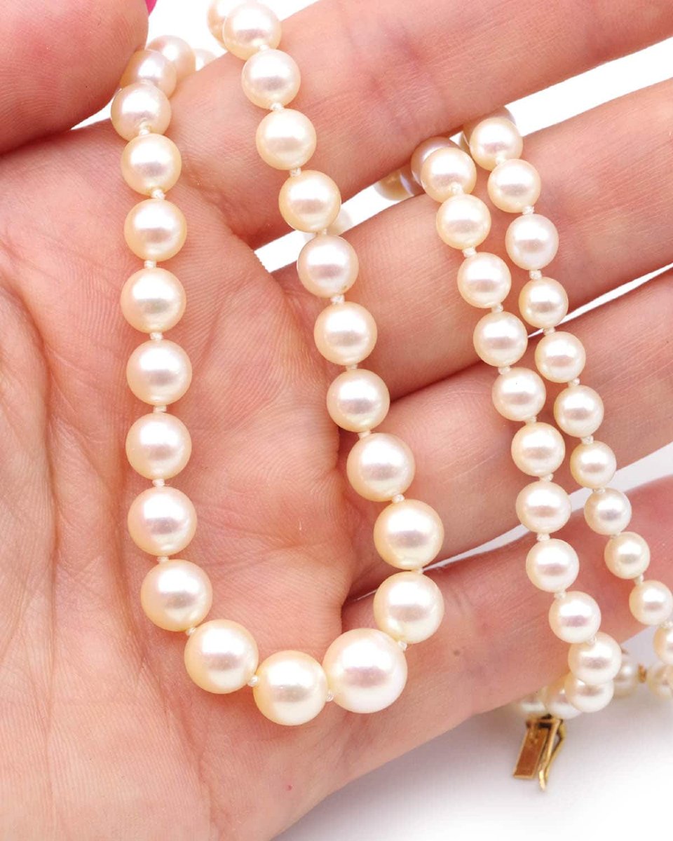 Vintage Graduated Cultured Pearl Necklace In 18 Karat Gold-photo-2