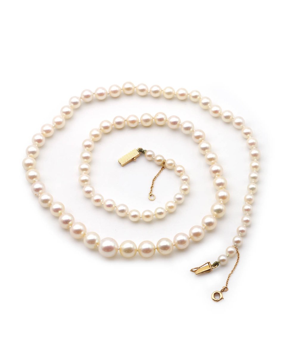 Vintage Graduated Cultured Pearl Necklace In 18 Karat Gold