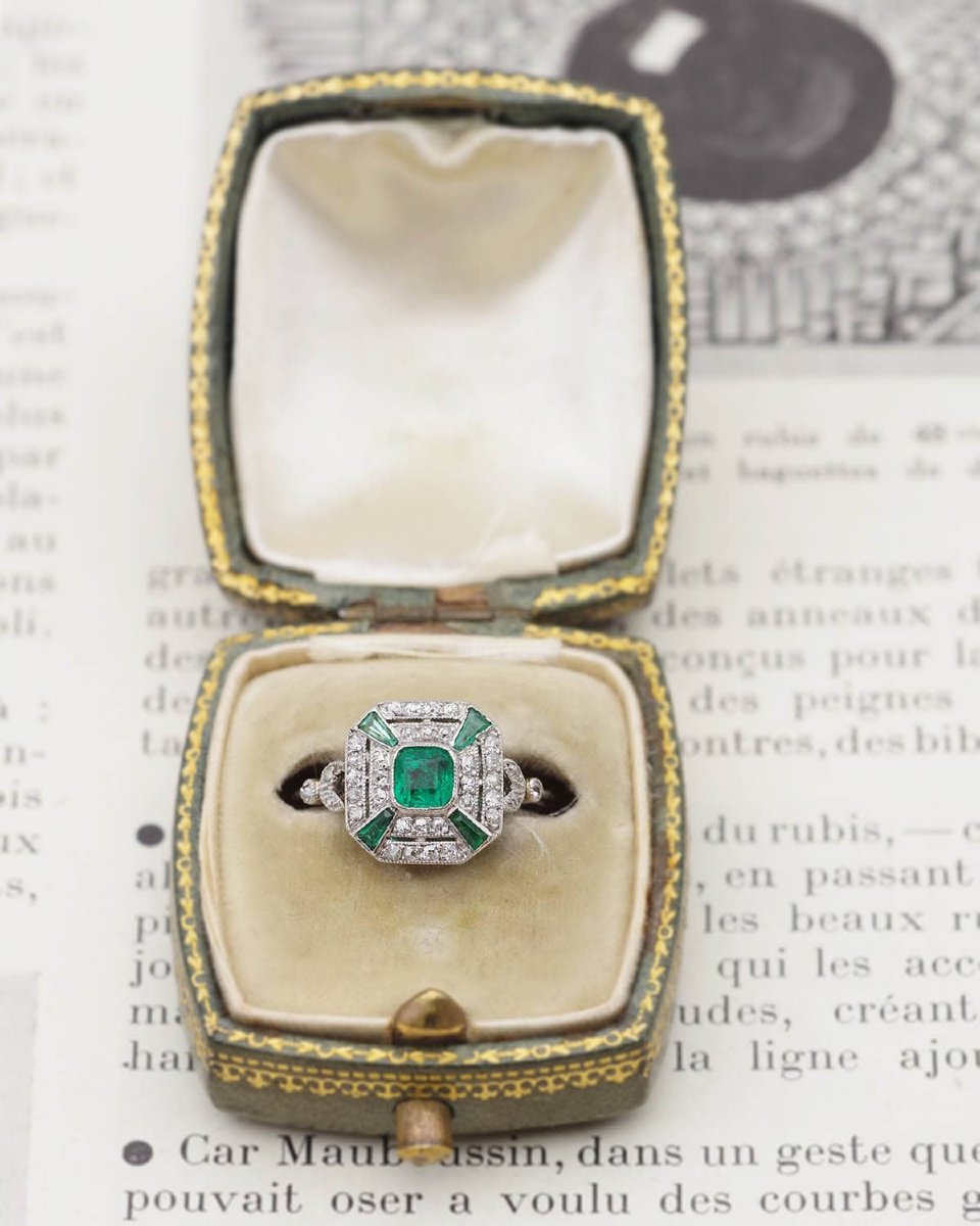 Art Deco Emerald And Diamond Ring In Platinum-photo-4