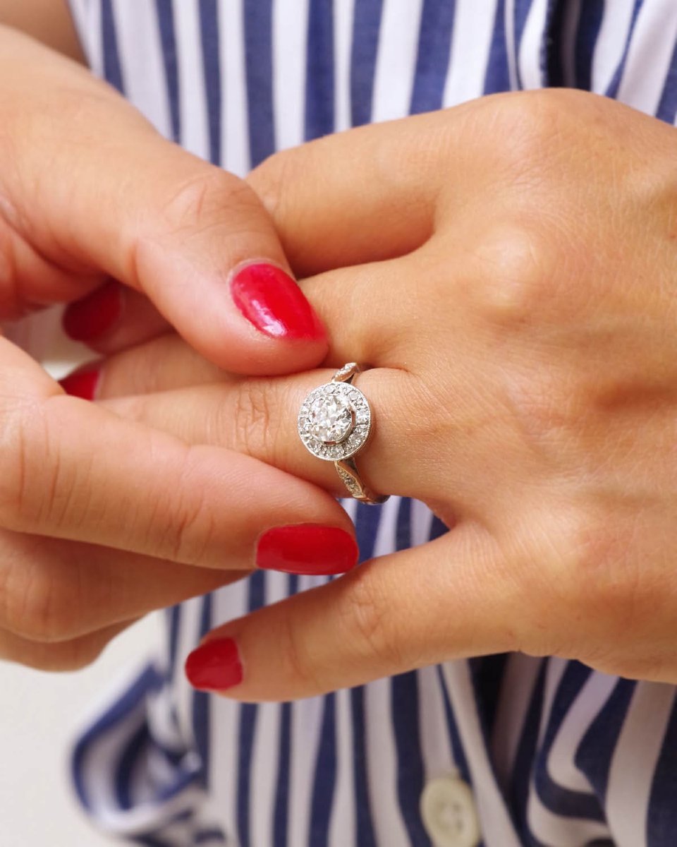 Art Deco 0.90 Ct Diamond Ring In 18 Karat White Gold-photo-4