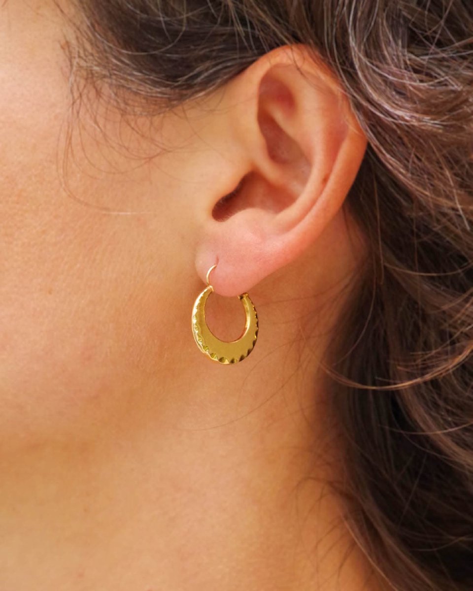Boucles Créoles dentelées vintage en or 18 karats-photo-2