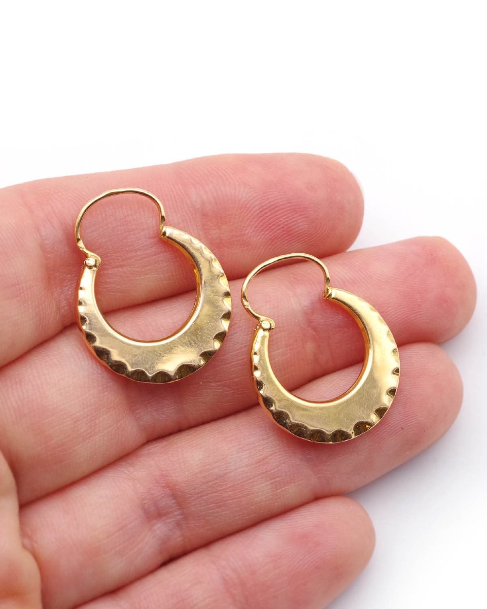 Boucles Créoles dentelées vintage en or 18 karats