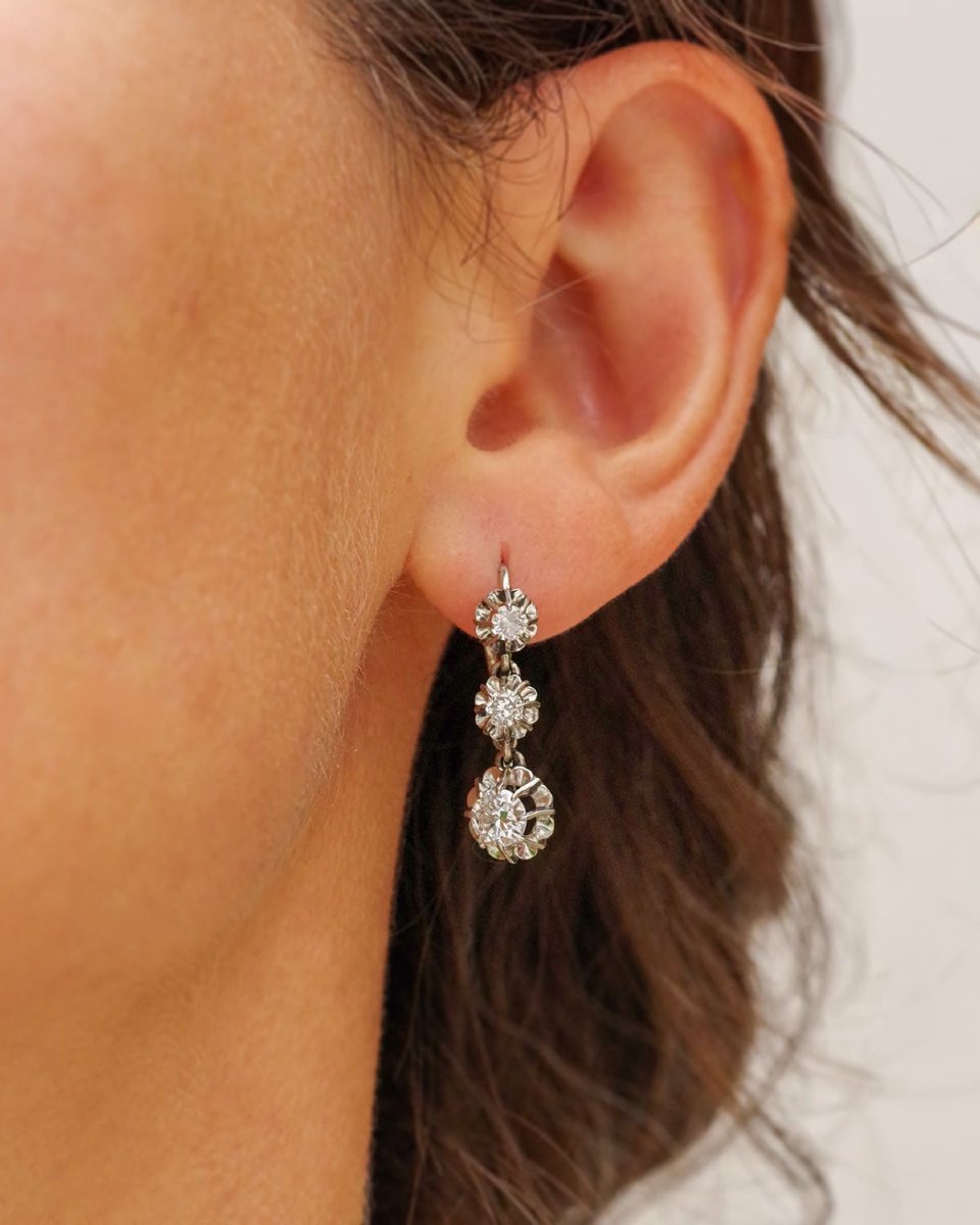 Dormeuses trois diamants 1,25 ct en platine et or blanc 18 karats -photo-2