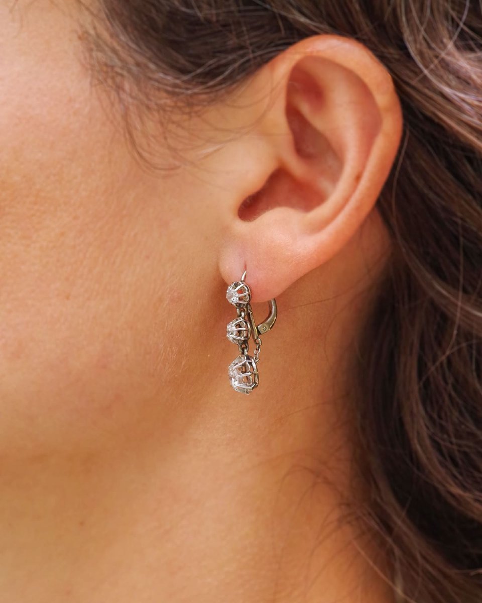 Dormeuses trois diamants 1,25 ct en platine et or blanc 18 karats -photo-1