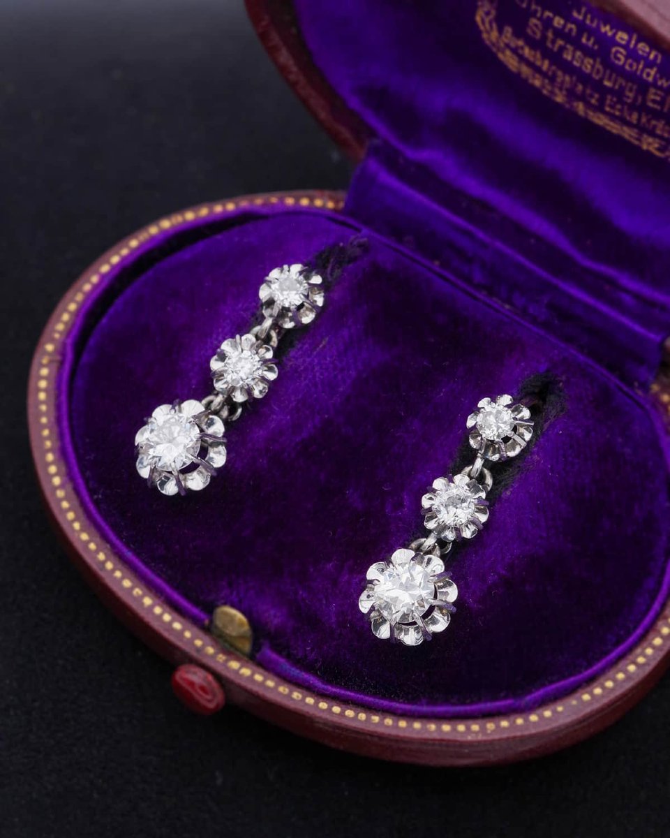 Dormeuses trois diamants 1,25 ct en platine et or blanc 18 karats 