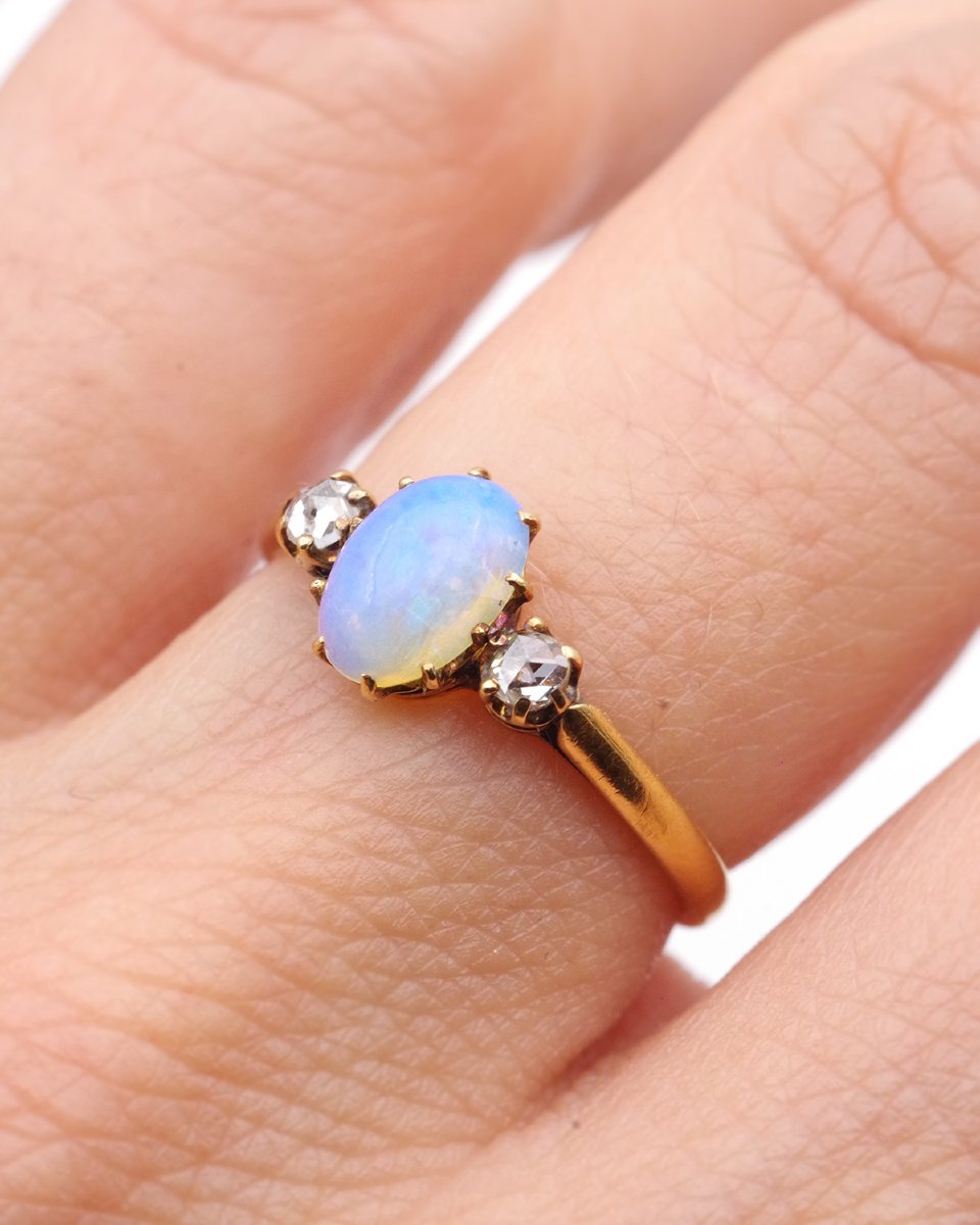 18-karat Gold Opal And Diamond Ring, Antique Ring-photo-3