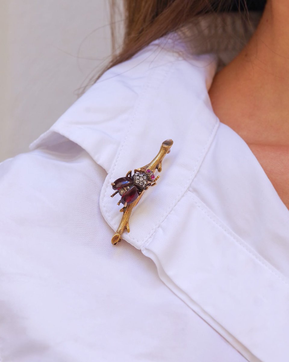 Broche scarabée grenats et diamants en or 18 karats et argent -photo-2