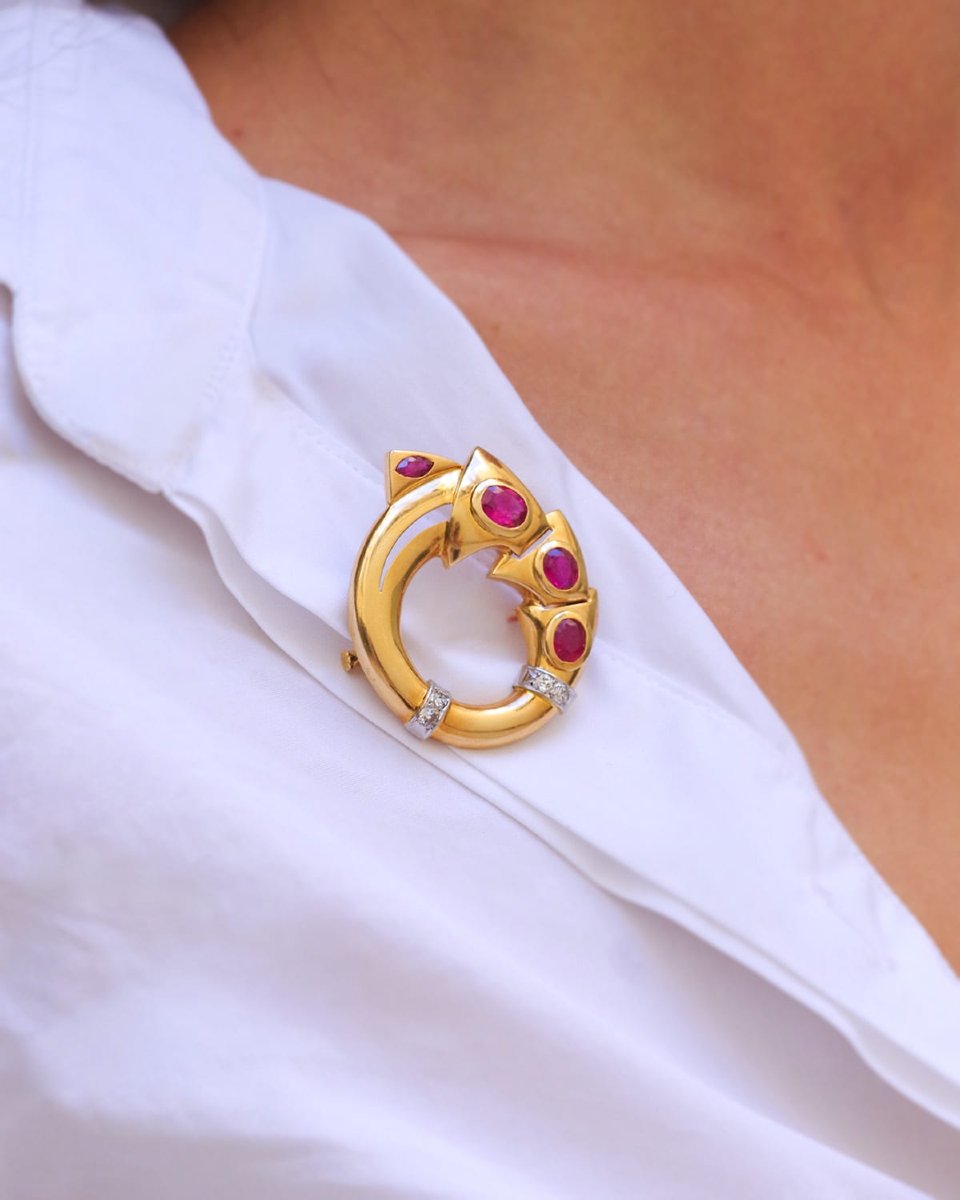 Broche circulaire rubis 2.2 cts non chauffés, diamants en or 18 karats et platine-photo-1