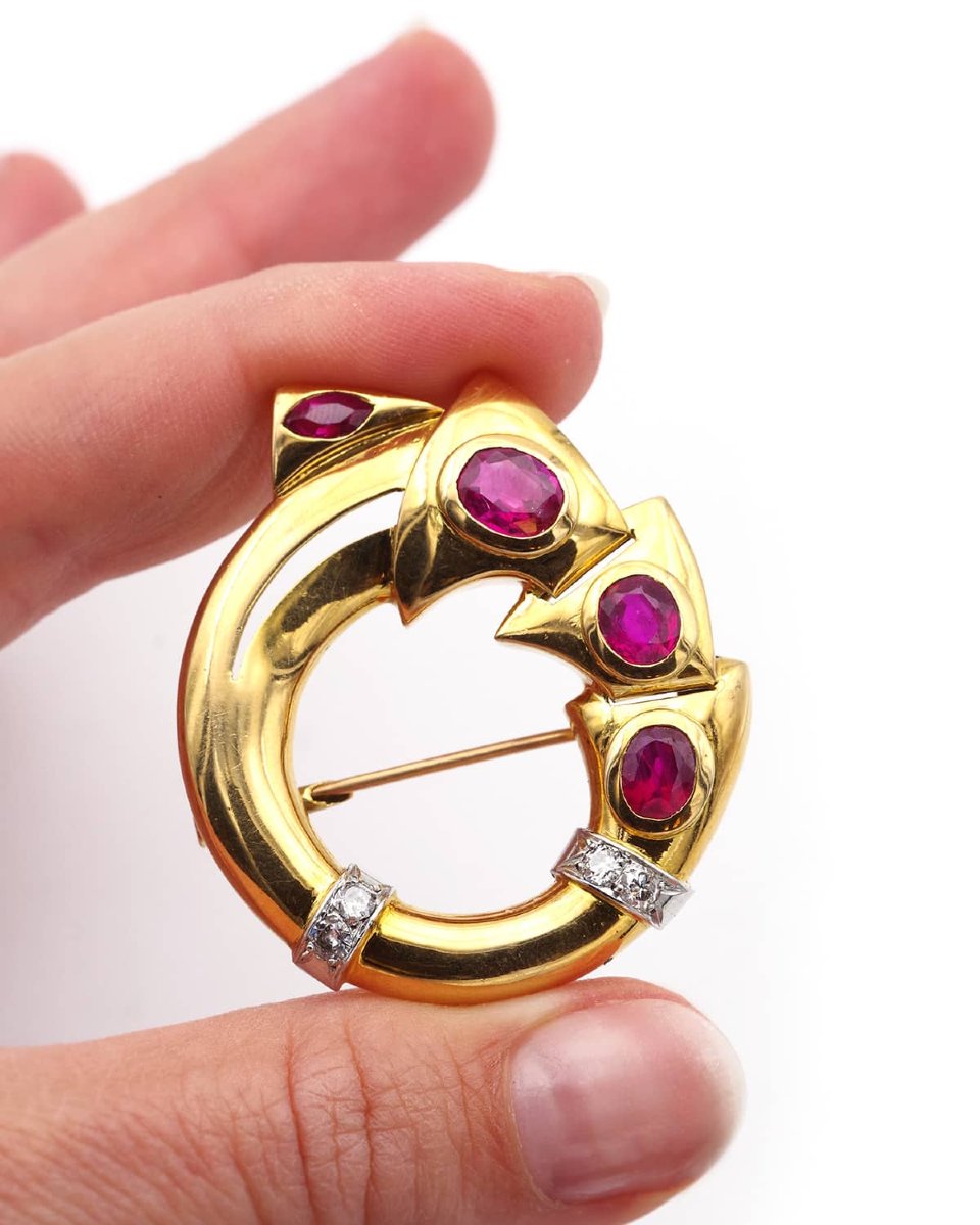 Broche circulaire rubis 2.2 cts non chauffés, diamants en or 18 karats et platine