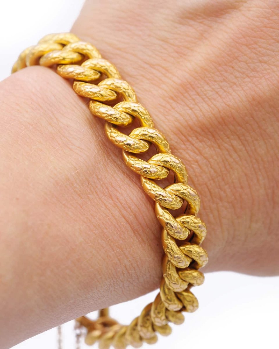 Antique 1900s French Butter Gold Curb Link Bracelet, Scale Engraved Pattern Mesh Chain Bracelet-photo-1