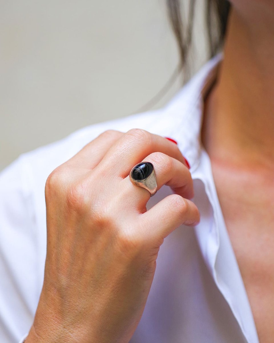 Black Banded Agate Ring In Silver, With A Cabochon And Onyx-photo-3