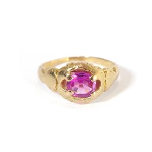 Pink Sapphire Antique Ring In 18 Karat Gold, Natural Pink Sapphire, 0,78 Carat, Antique Ring