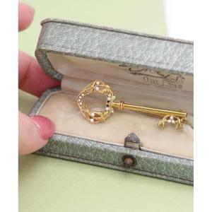Broche clef Art Nouveau en or 18k et émail