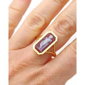 Bague camée Eros sur coquille en or 18 karats, camée coquille
