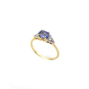 18-karat Gold Trilogy Ring With An Unheated Ceylon Sapphire, 0.75 Ct