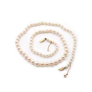 Collier de perles en chute fermoir en or 18 karats