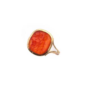Bague intaille Héphaïstos forgeant les flèches d'Éros en or 18k