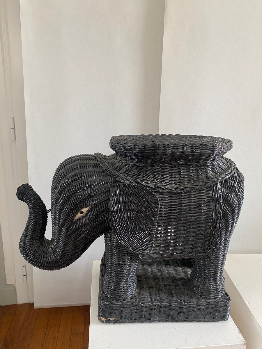 Bout  De Canapé éléphant  En Rotin 1970