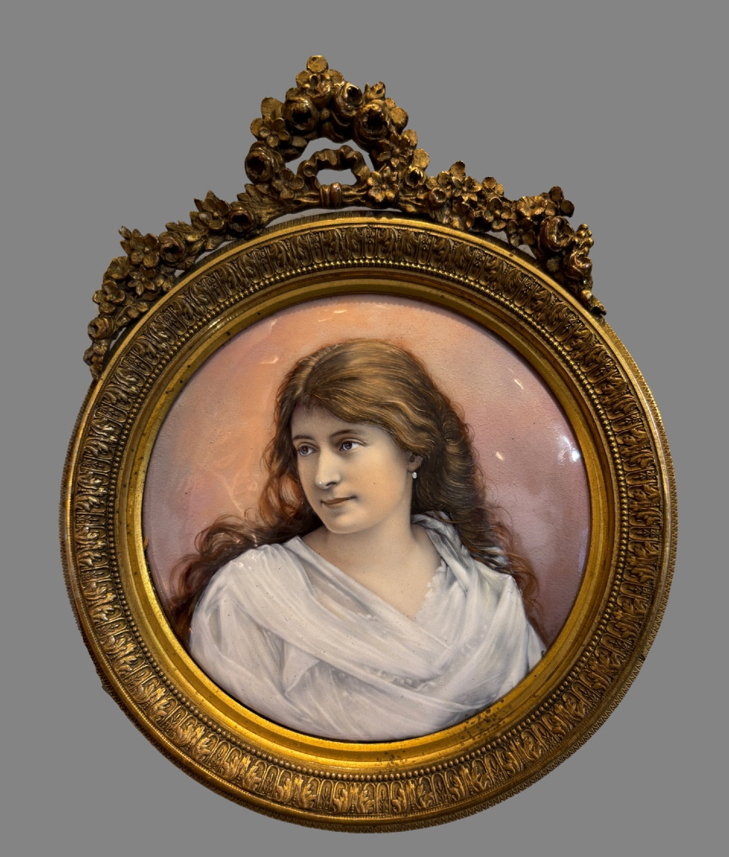 Miniature portrait de femme XIX eme . Cadre en bronze 