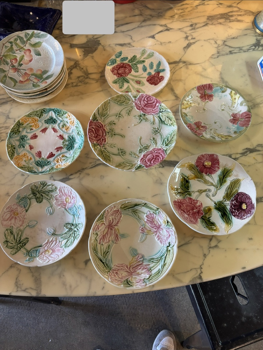Assiettes en barbotine 1900