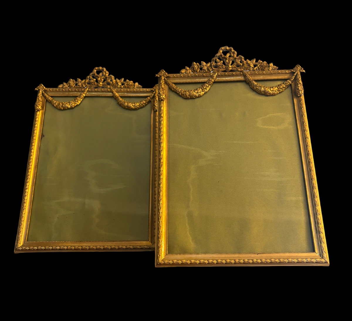 Paire de cadre en bronze . Style Louis XVI .
