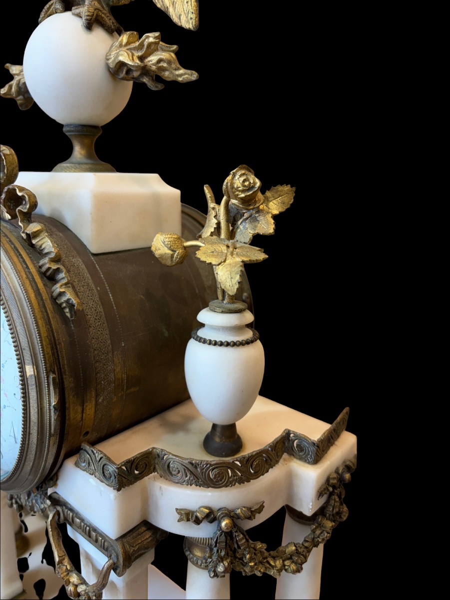 Pendule portique en marbre et bronze de style Louis XVI -photo-4