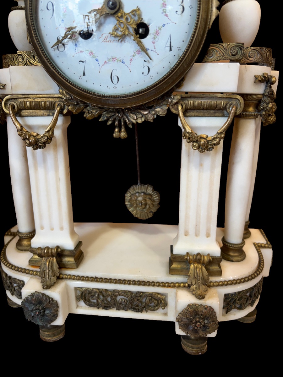Pendule portique en marbre et bronze de style Louis XVI -photo-2
