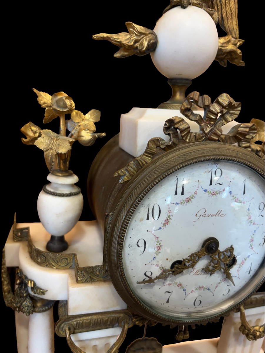 Pendule portique en marbre et bronze de style Louis XVI -photo-3